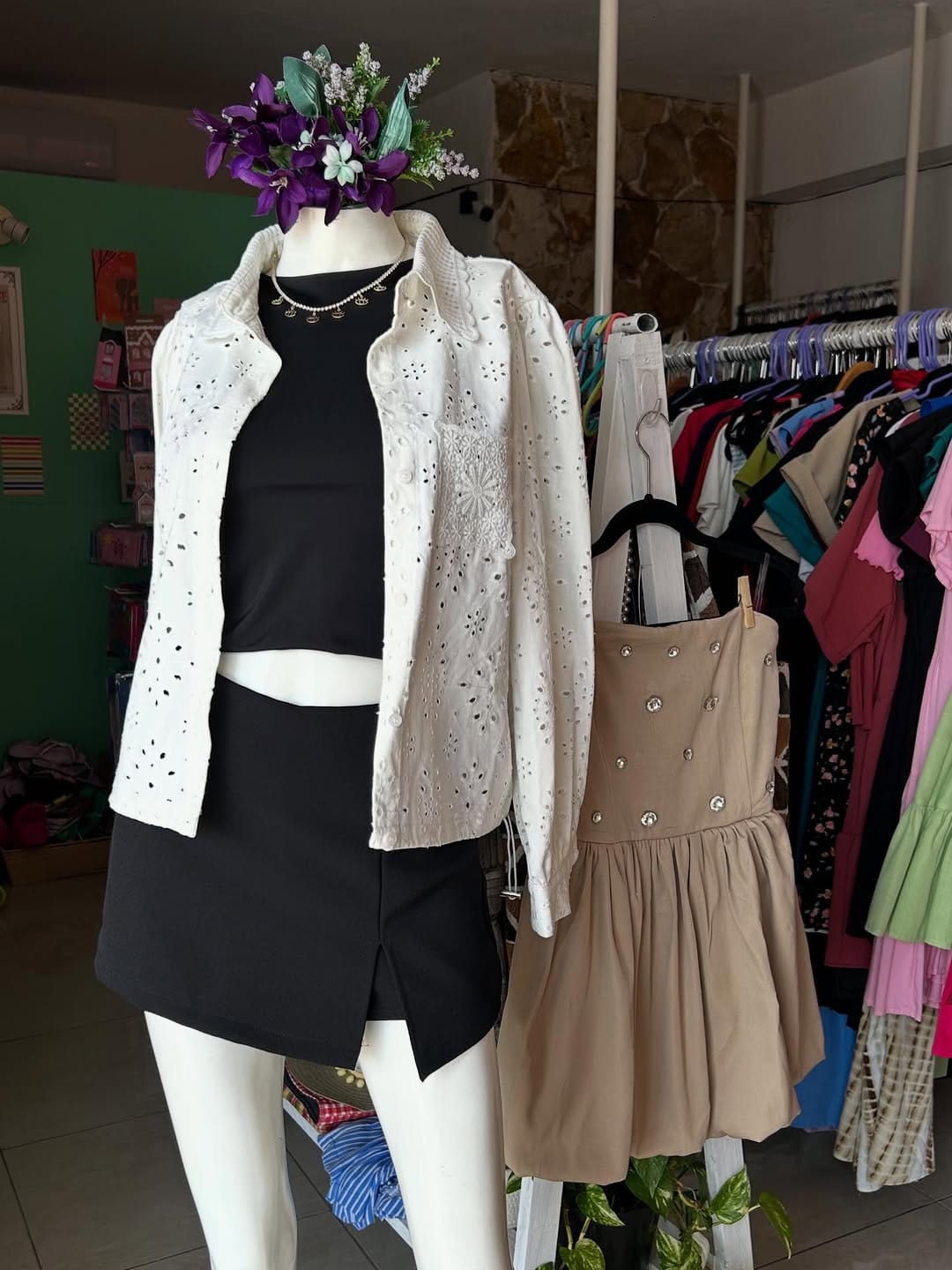 Post 4 by Emilia Boutique on Instagram (carousel)