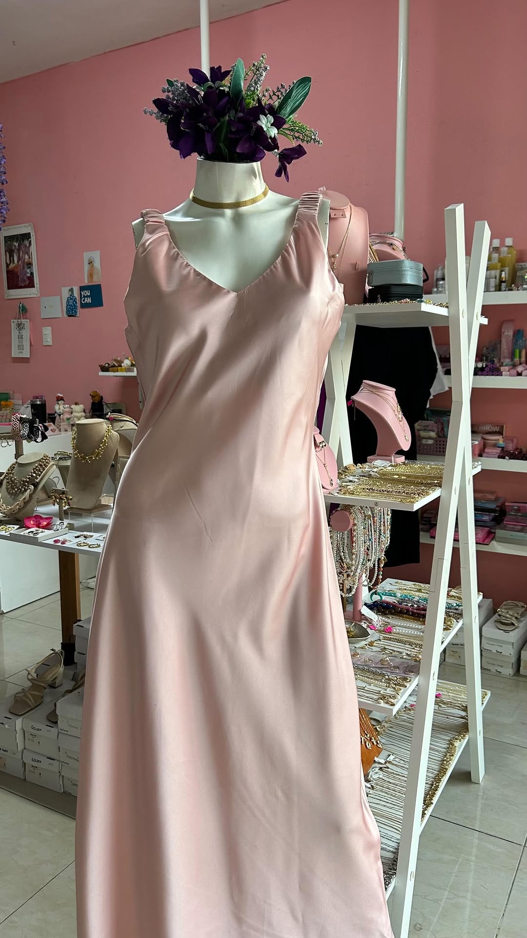 Post 3 by Emilia Boutique on Instagram (video)