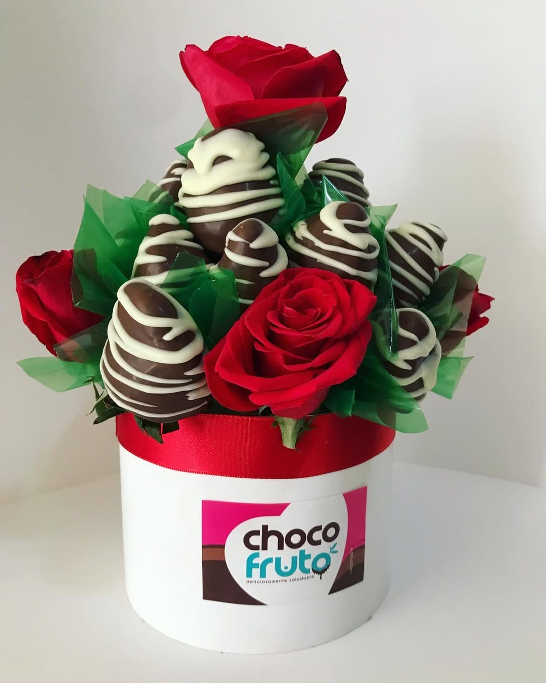 Post 1 by Arreglos frutales chocolate on Instagram (carousel)