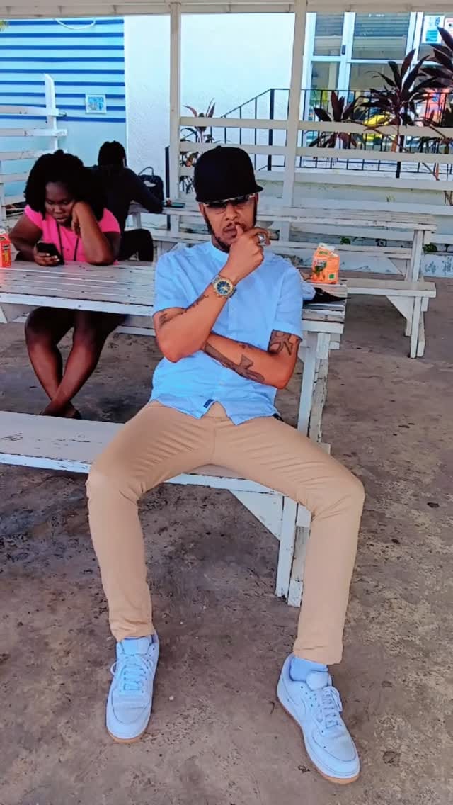 Post 5 by Knocklife on Instagram (video)