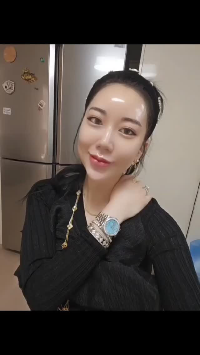 Post 5 by 남소망 프로마드셀라 on Instagram (video)