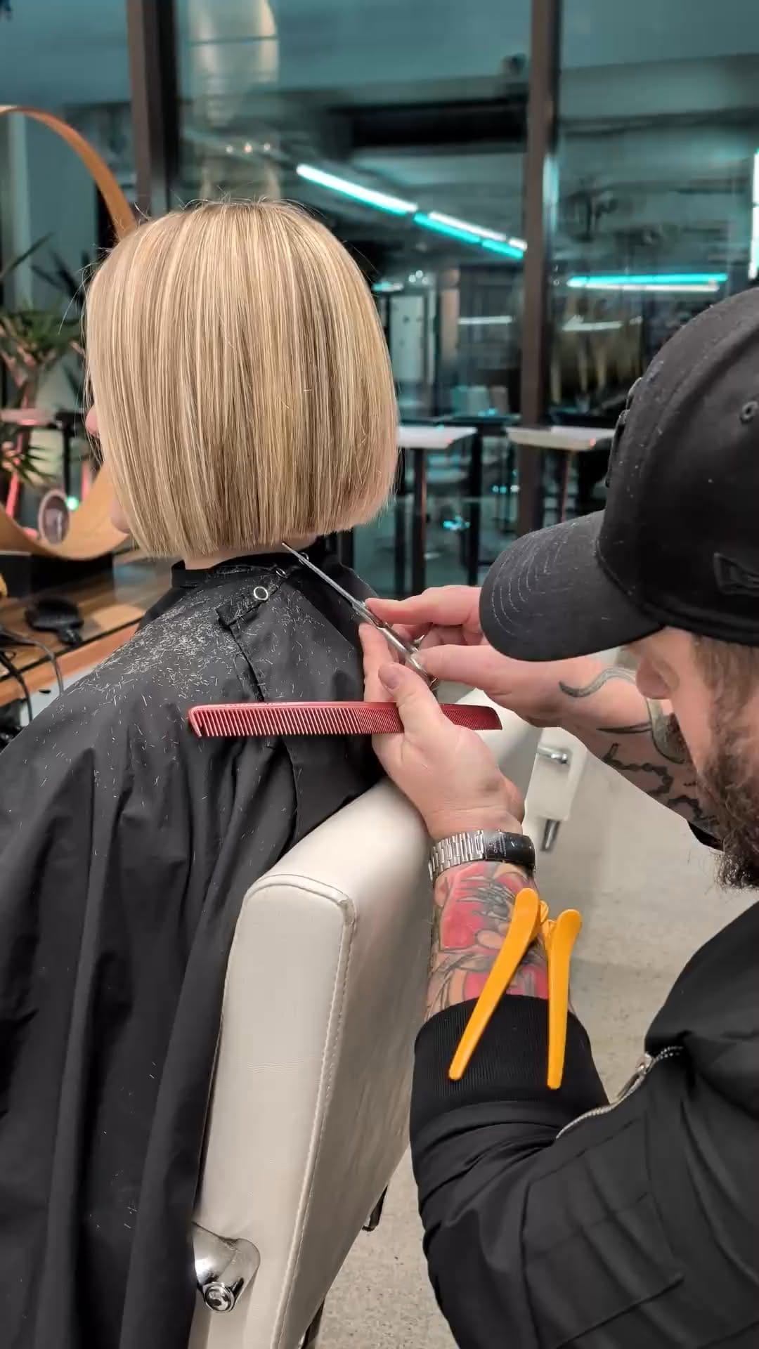 Post 4 by VANCOUVER HAIRDRESSER on Instagram (video)