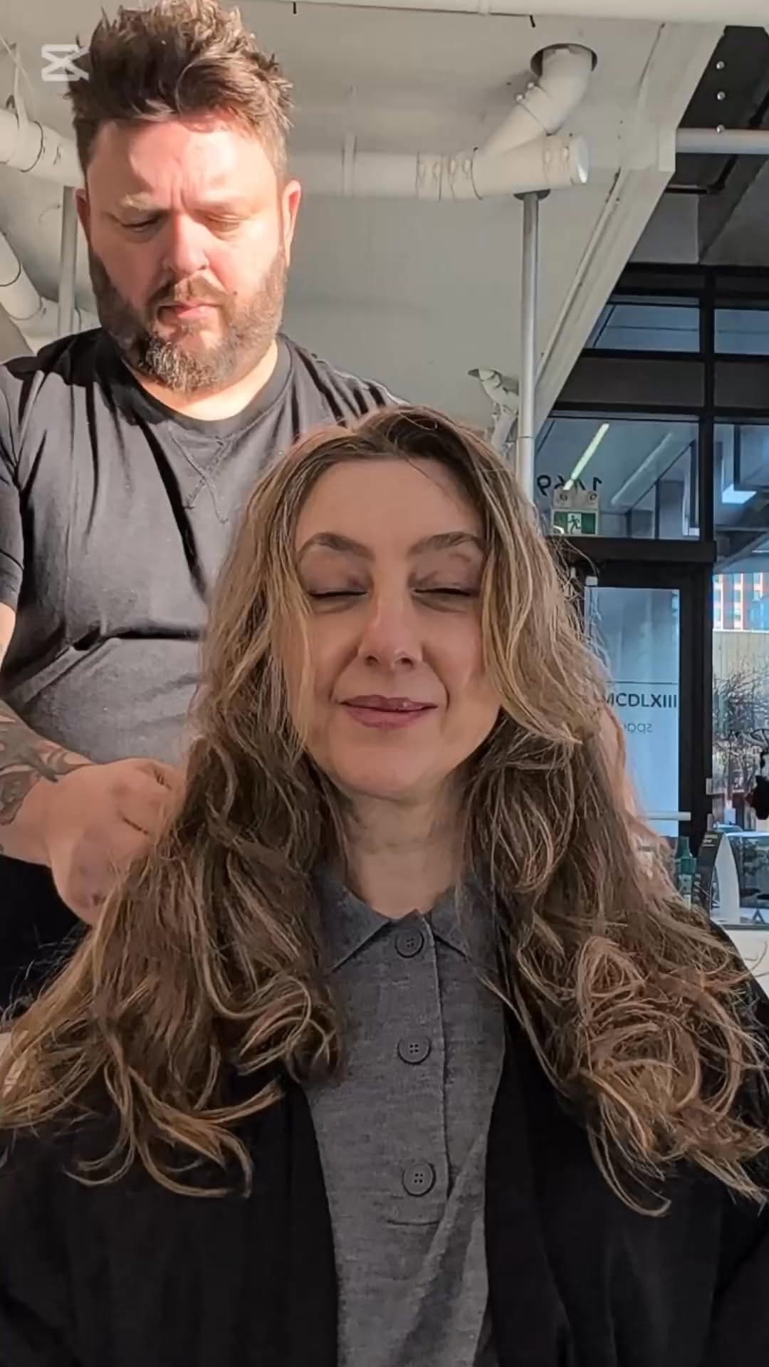 Post 3 by VANCOUVER HAIRDRESSER on Instagram (video)