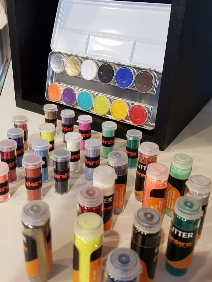 Post 2 by Charme professional make up on Instagram (carousel)