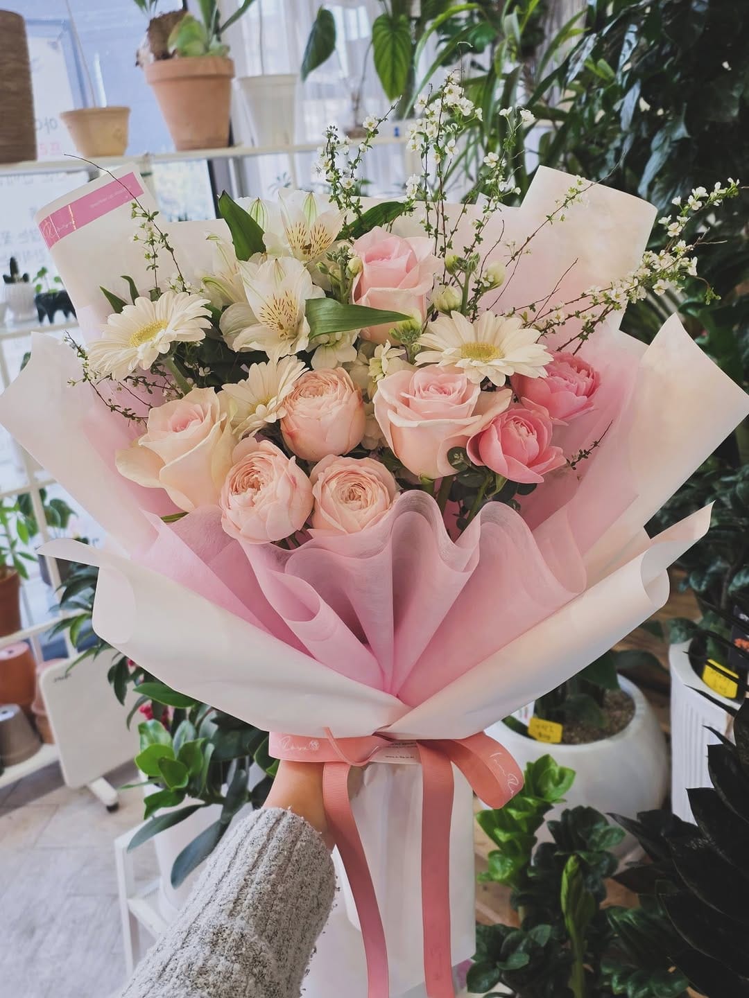 Post 6 by 아이엠로사플라워 on Instagram (image)