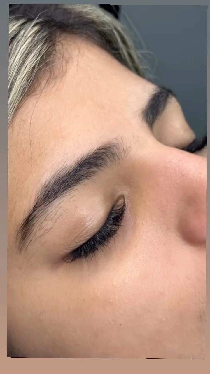 Post 3 by Maquillaje Importado on Instagram (video)