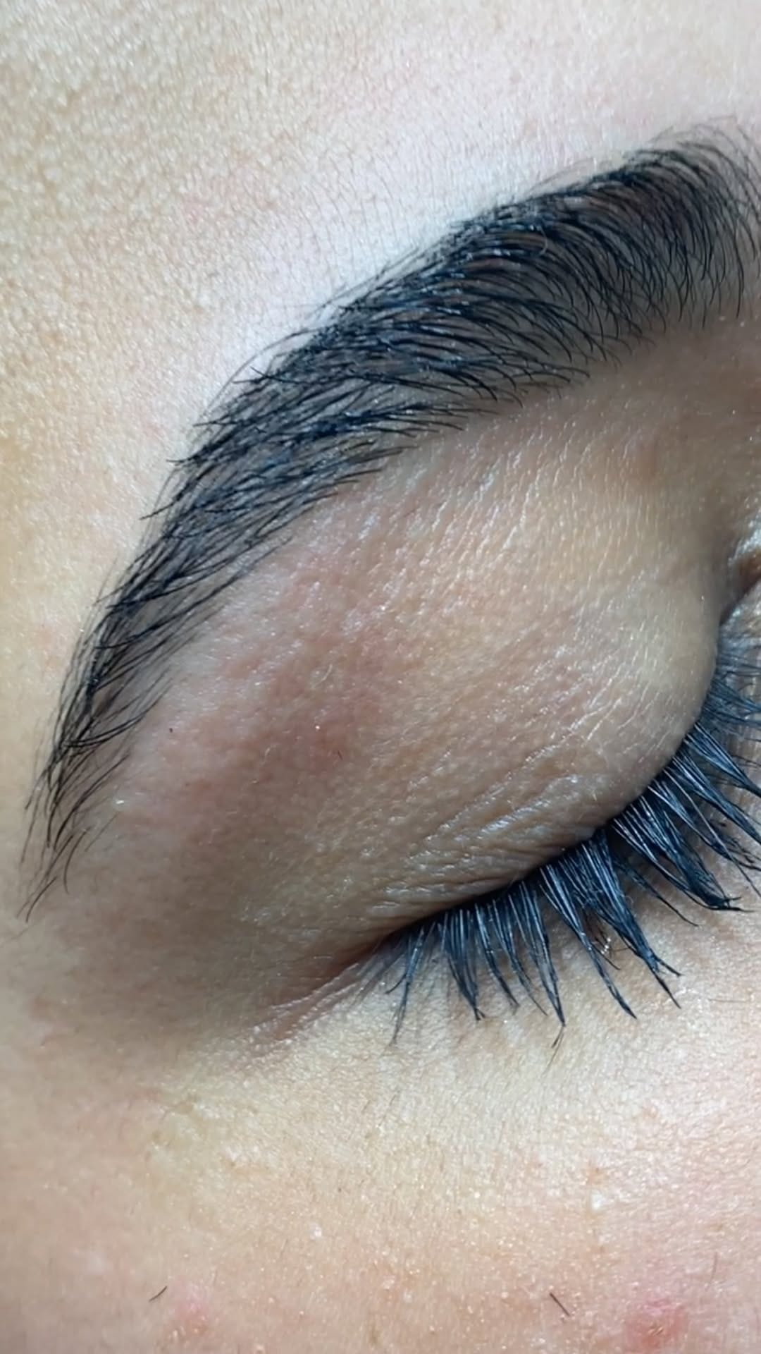 Post 5 by Maquillaje Importado on Instagram (video)