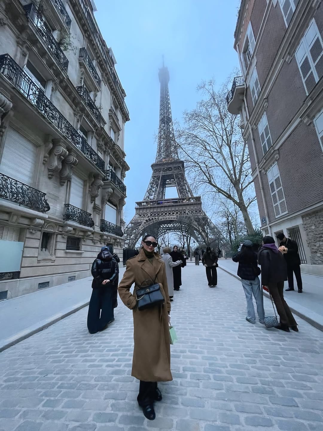 Post 4 by FARIDA | PERSONAL STYLIST | DESIGNER on Instagram (carousel)