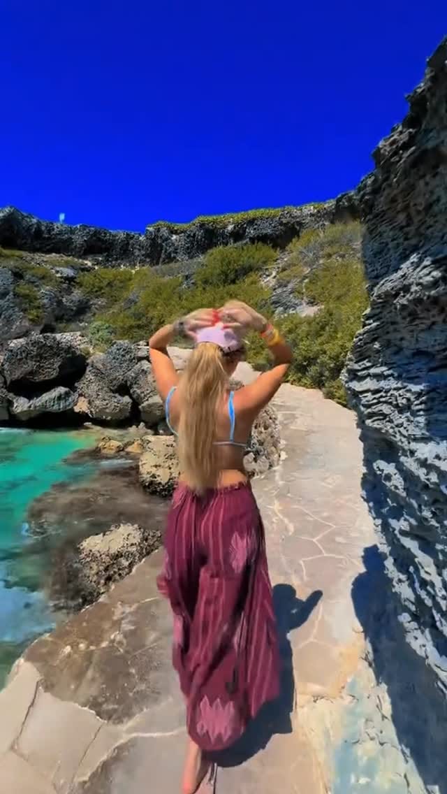 Post 9 by Letícia on Instagram (video)