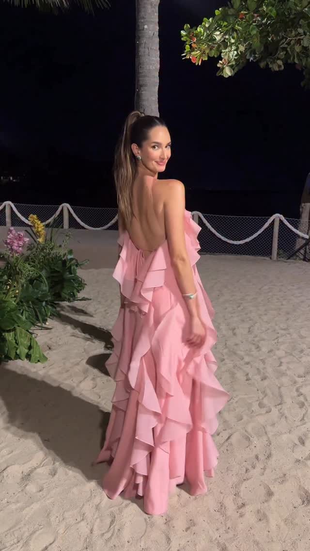 Post 5 by Gabi Lima on Instagram (video)