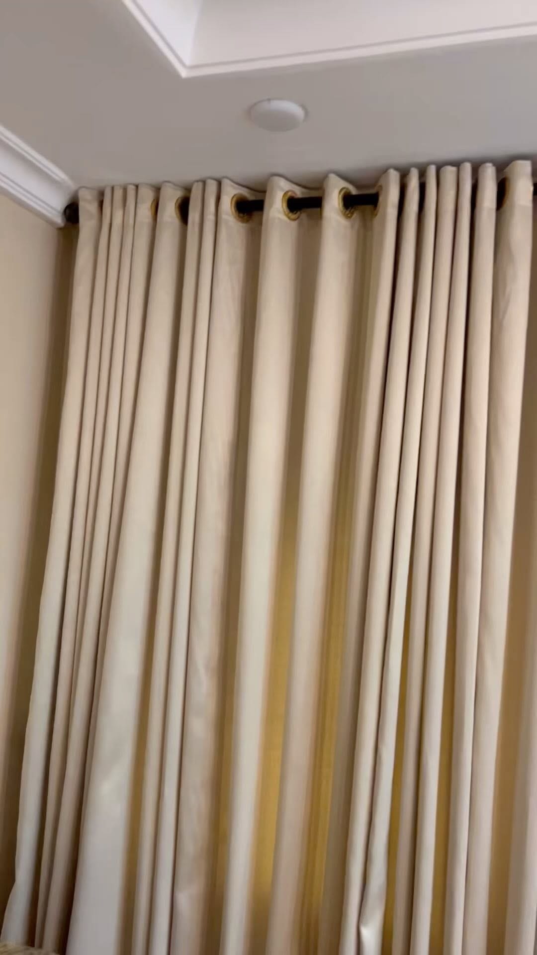 Post 1 by LUXURY BLINDS/CURTAINS on Instagram (video)
