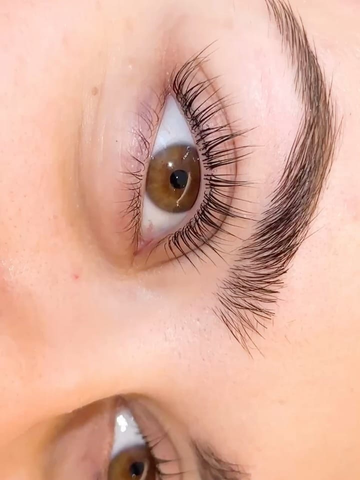 Post 6 by BEAUTY LASHES BERLIN on Instagram (carousel)