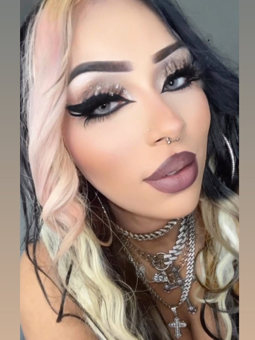 Post 8 by 𝒞𝒾𝒸𝒾🌹 on Instagram (carousel)