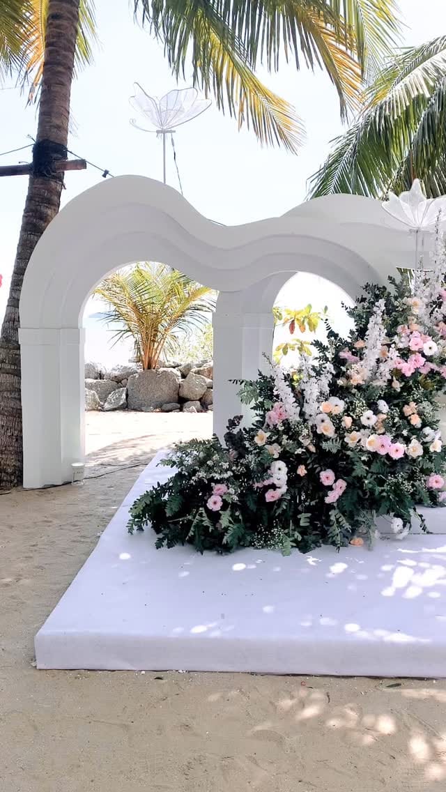 Post 1 by Kinah Tina Wedding Planner on Instagram (video)