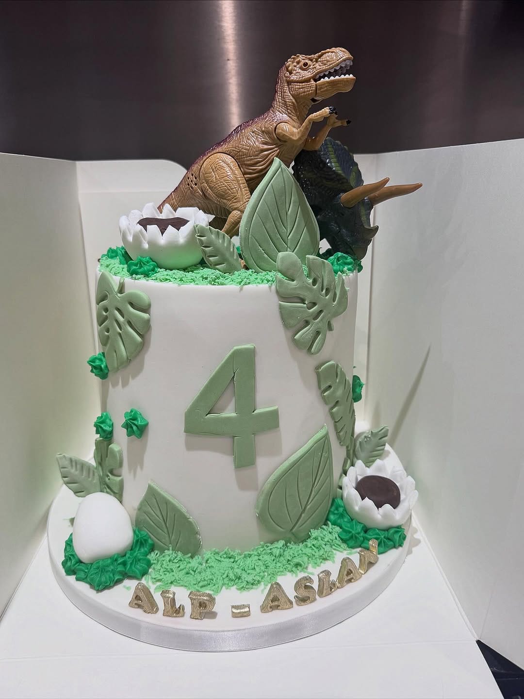 Post 3 by Sweet Tooth Bakery🍰🎂 on Instagram (image)