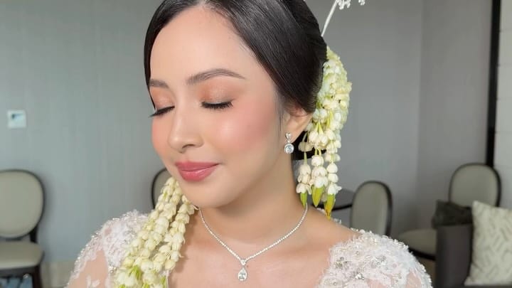 Post 4 by Tisya Azzahra Sari on Instagram (carousel)