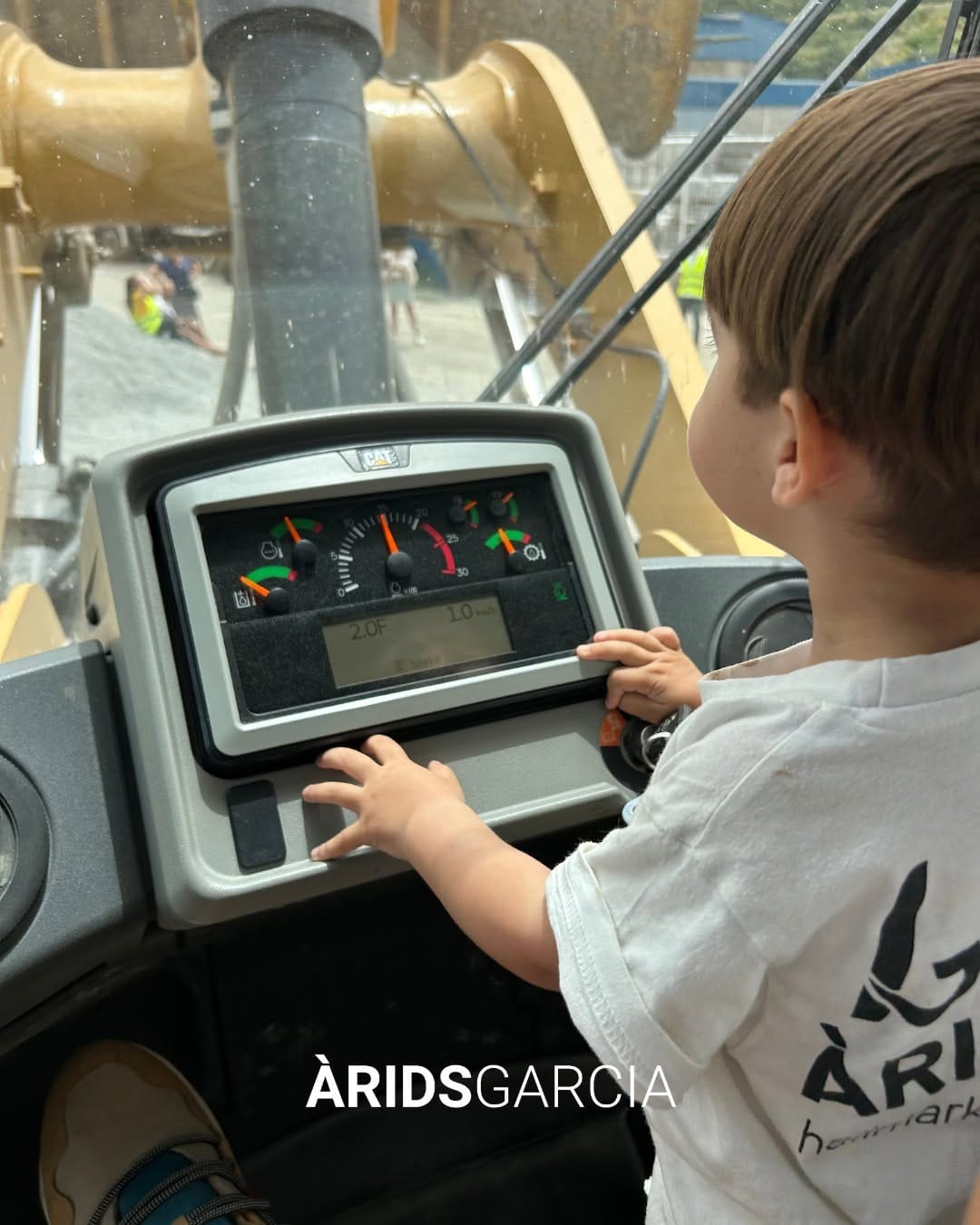 Post 10 by Àrids Garcia | Cantera de áridos graníticos on Instagram (carousel)