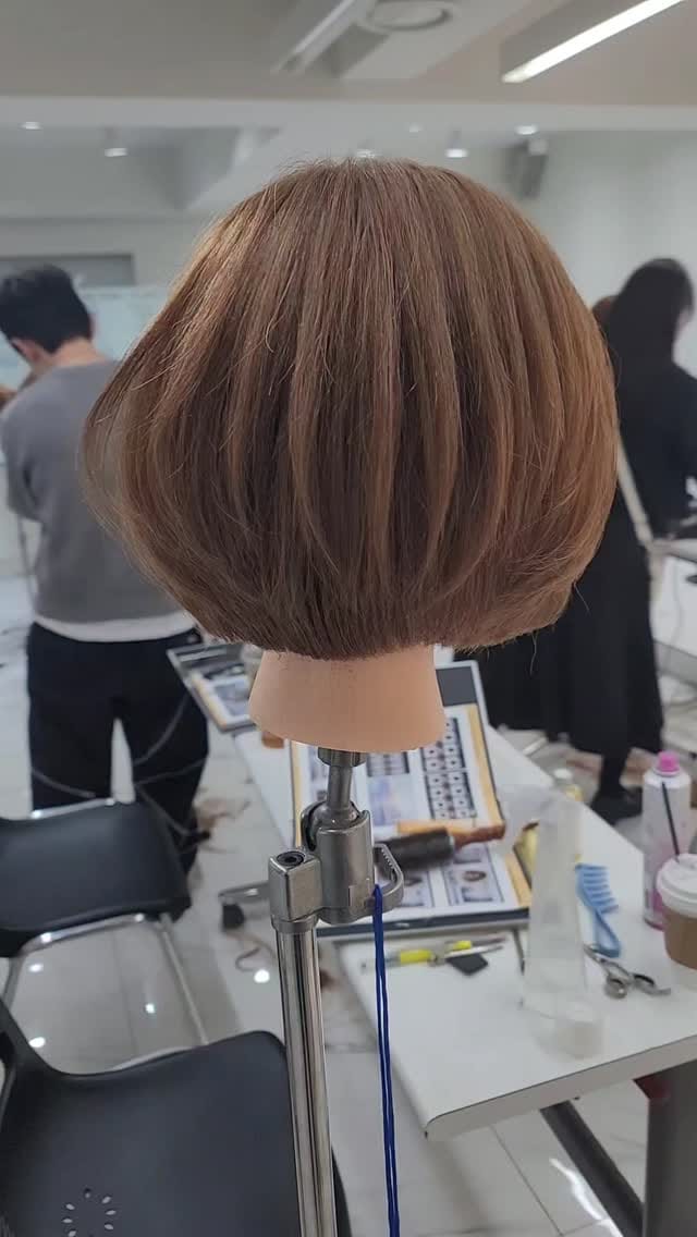 Post 2 by yooun seul on Instagram (video)