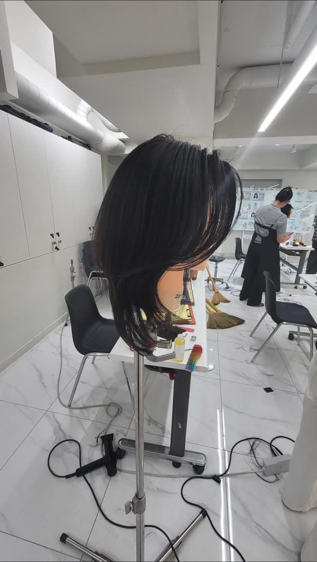 Post 3 by yooun seul on Instagram (video)
