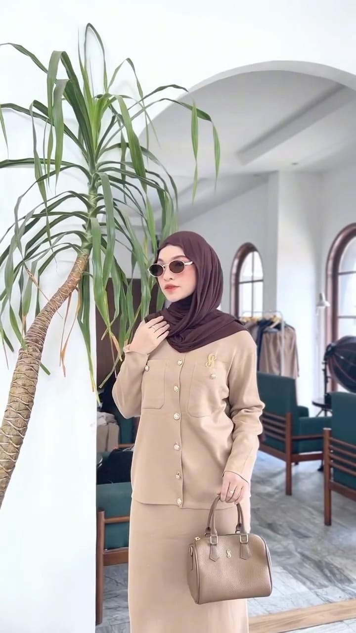 Post 6 by Aida on Instagram (video)