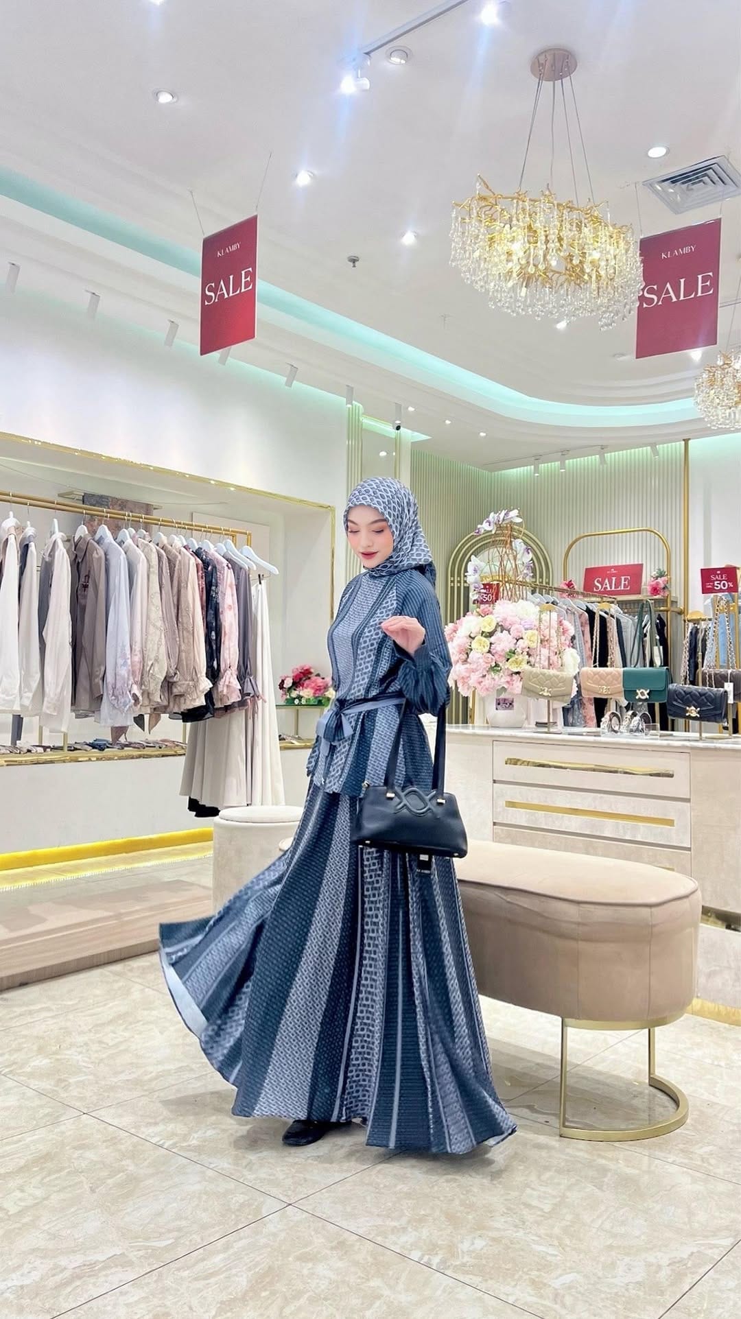 Post 7 by Aida on Instagram (video)
