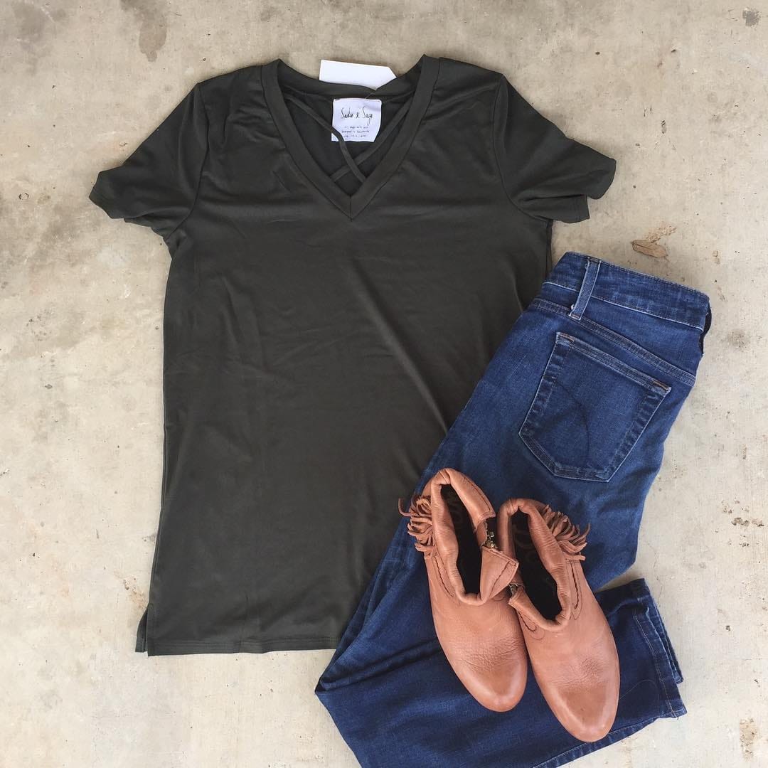 Post 3 by @fourlittleladiesboutique on Instagram (image)