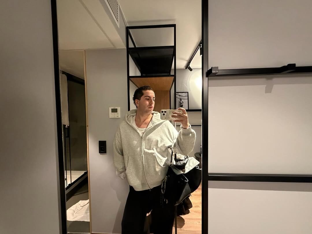 Post 8 by NIKO on Instagram (carousel)