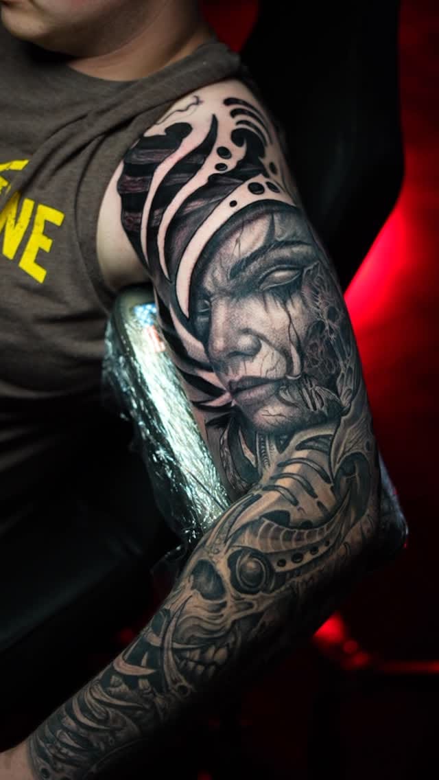 Post 6 by Adrián Vindas Tatuador on Instagram (video)