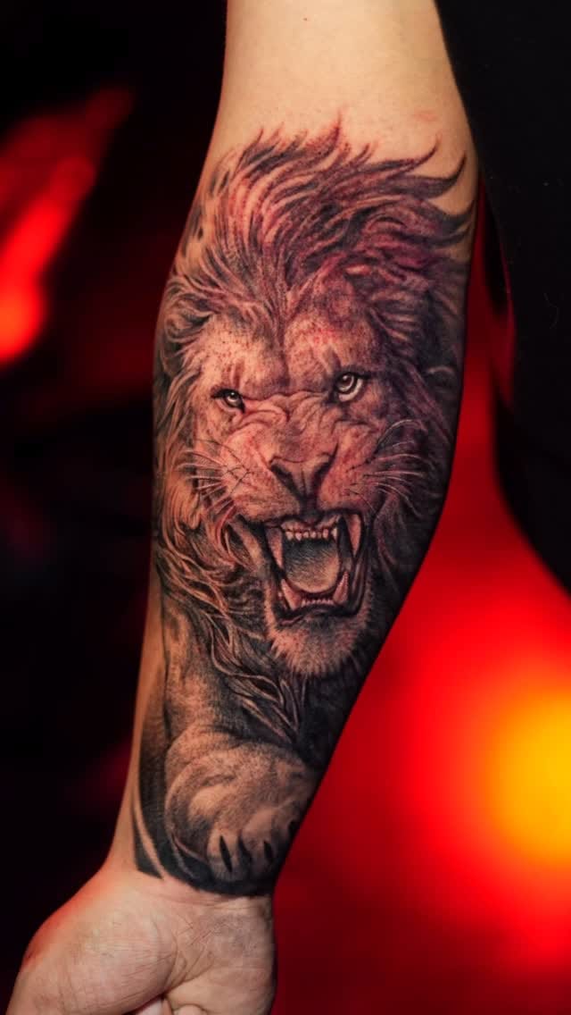 Post 1 by Adrián Vindas Tatuador on Instagram (video)