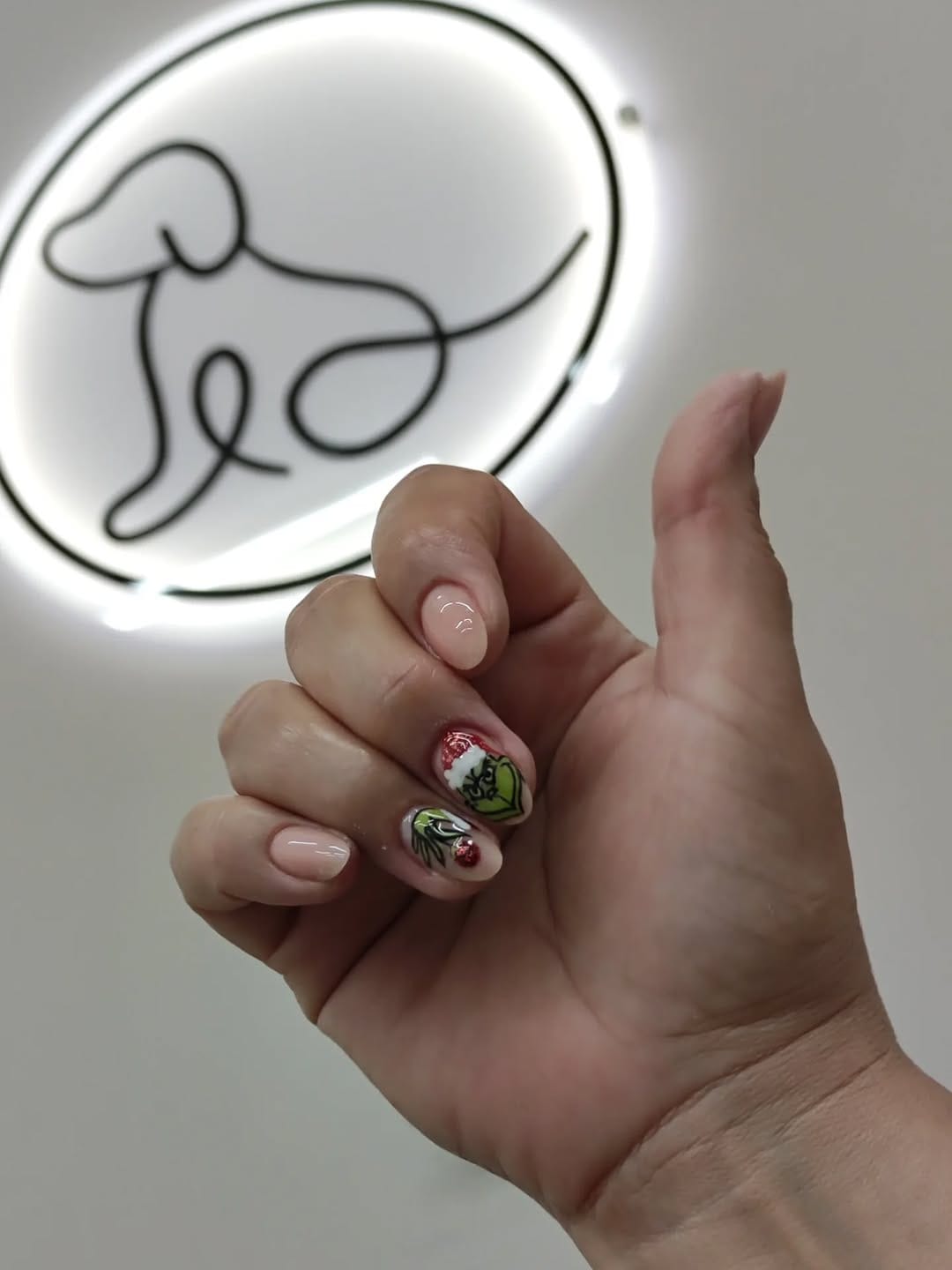 Post 4 by Salud y belleza? Llegaste al lugar indicado on Instagram (carousel)