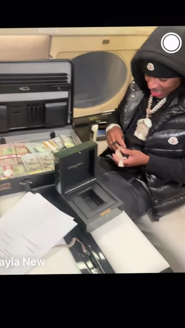Post 5 by Vita on Instagram (video)