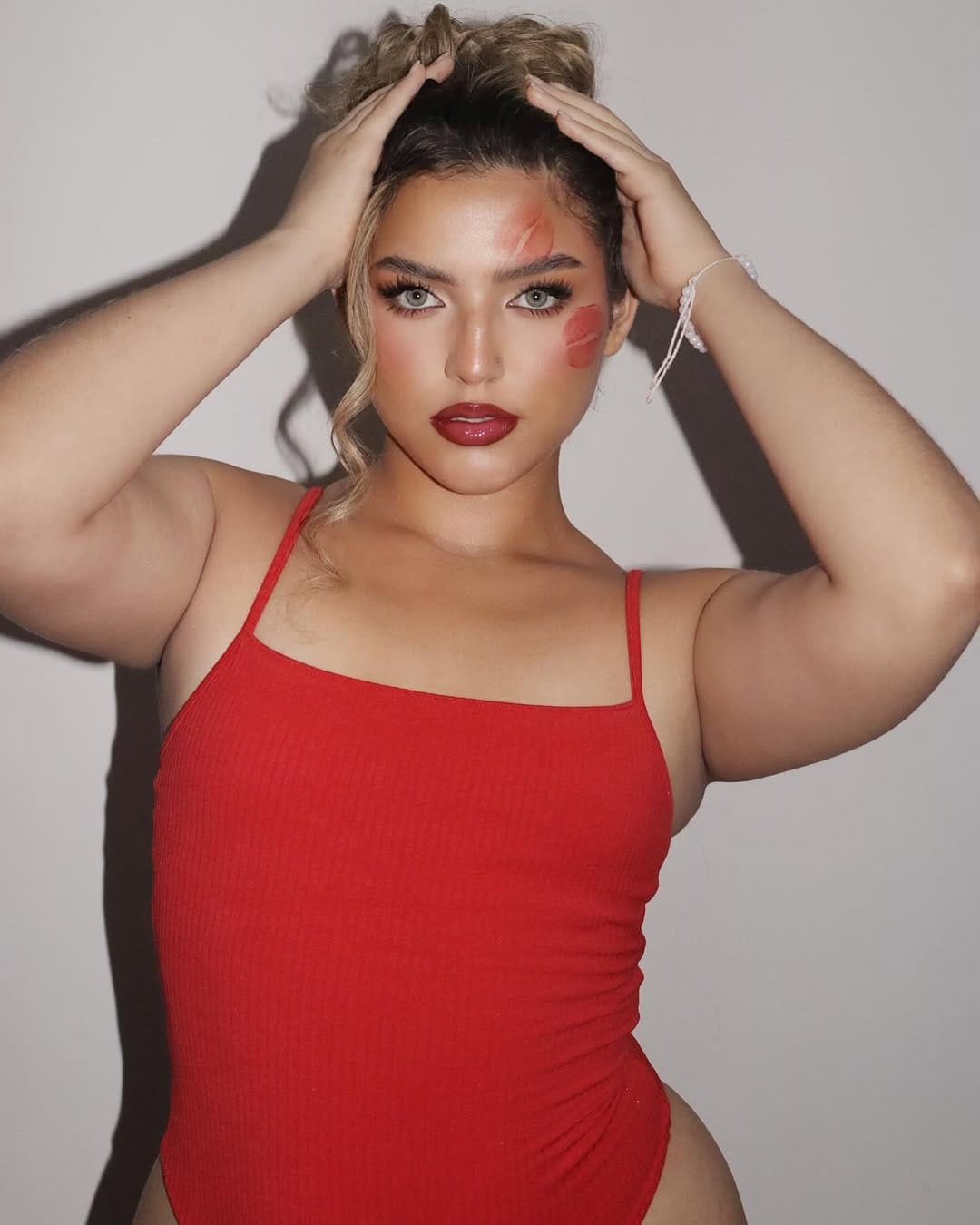 Post 9 by Maquilladora en Cartagena | Makeup Artist Cartagena on Instagram (carousel)