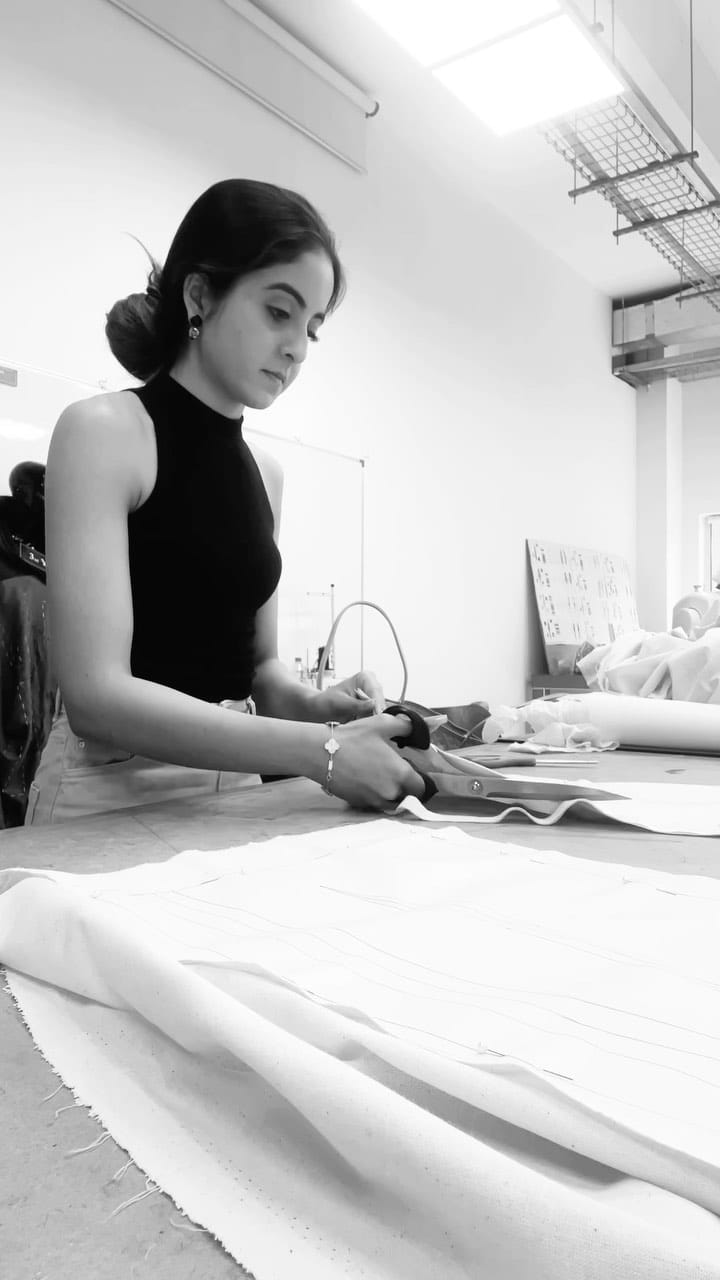Post 10 by Silmi Dhrolia Ganatra on Instagram (video)