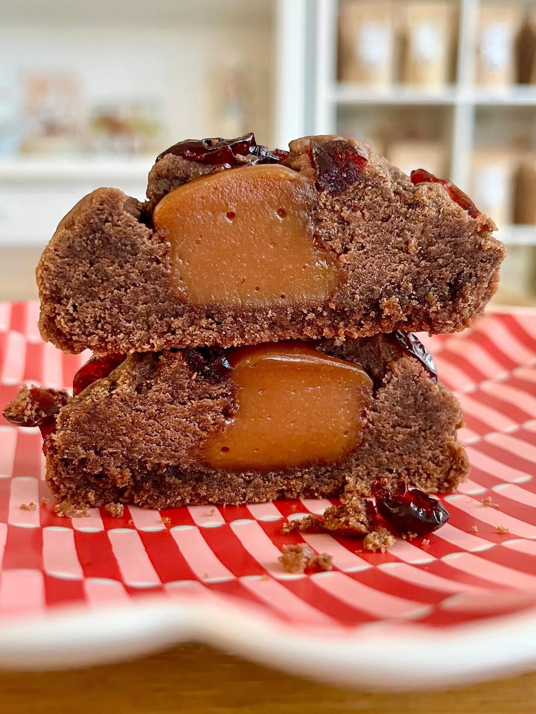 Post 4 by Les Simonettes - Pâtisserie Cookies Agen on Instagram (carousel)