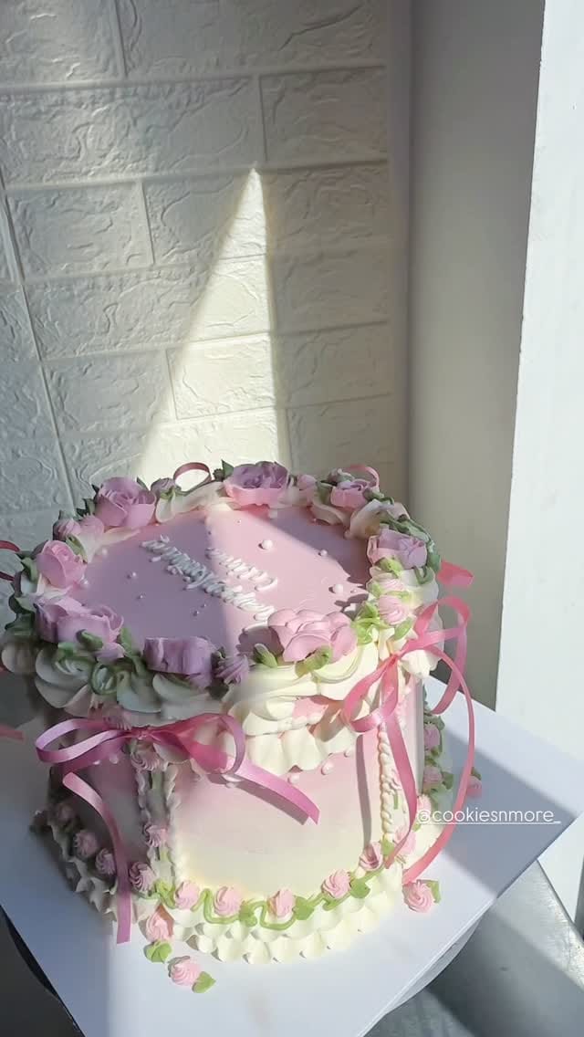 Post 4 by COOKIES & MORE on Instagram (video)