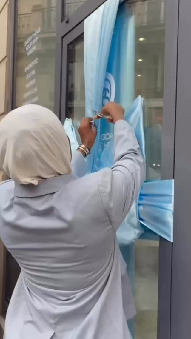 Post 7 by Institut de Beauté Paris • PEELS OF SKIN ® on Instagram (video)