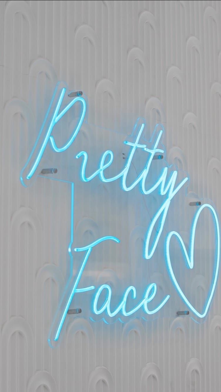 Post 10 by Institut de Beauté Paris • PEELS OF SKIN ® on Instagram (video)