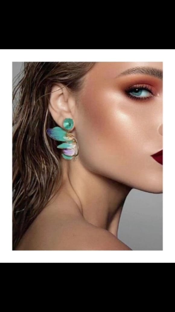 Post 3 by LL Jewelry & Accessories on Instagram (video)