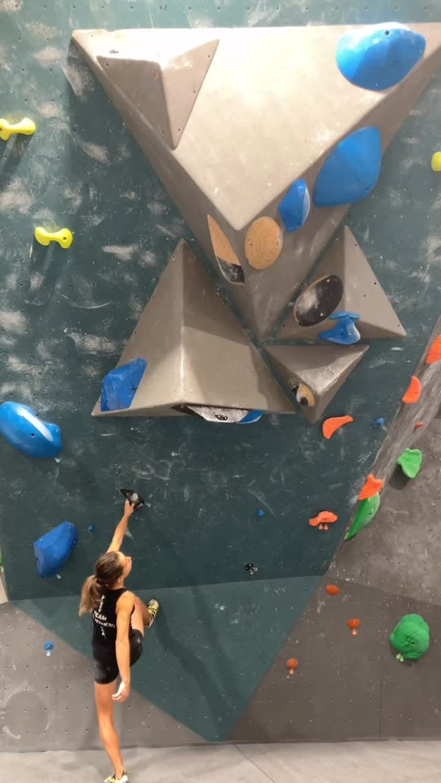 Post 6 by Nolwenn Arc on Instagram (video)