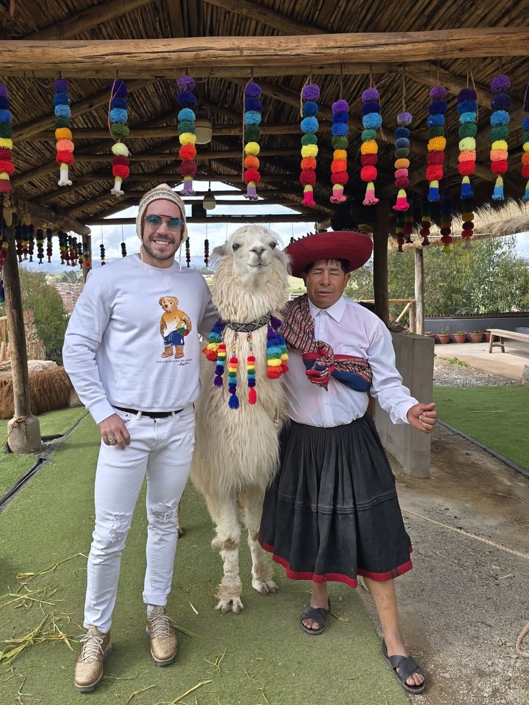 Post 9 by Luis Corrales T on Instagram (carousel)