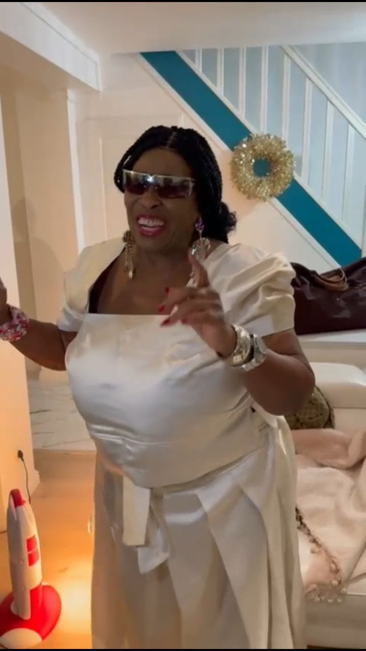 Post 5 by Marie Louise Nsongo on Instagram (video)