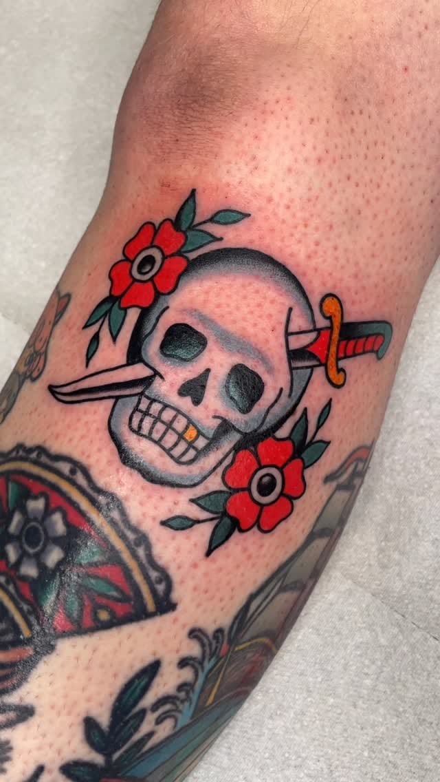 Post 1 by Rich Gold Room on Instagram (video)
