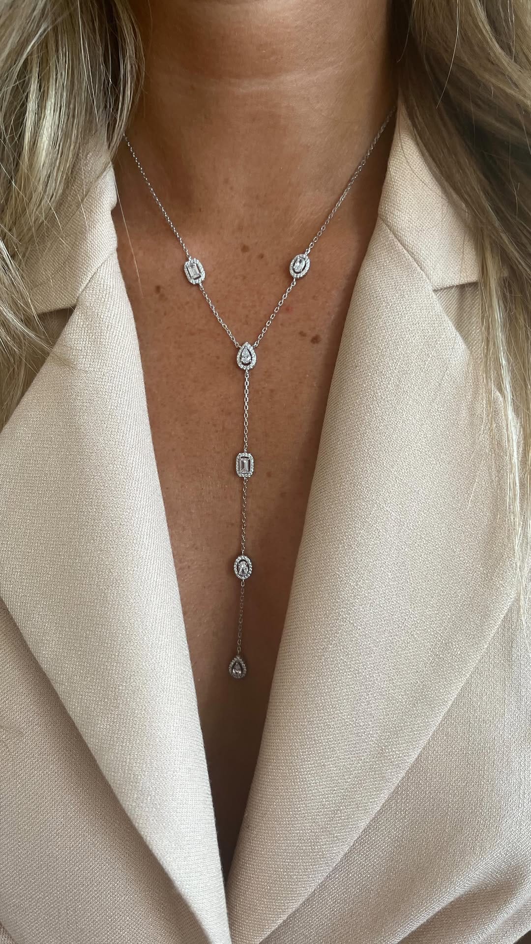 Post 10 by Lise Paris on Instagram (video)