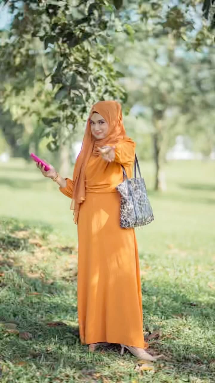 Post 9 by Deena Nashir on Instagram (video)