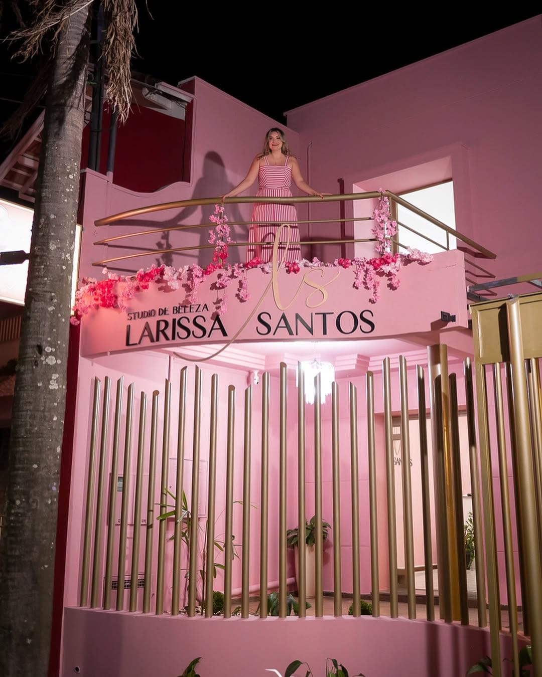 Post 8 by Larii Santos / Maquiadora on Instagram (carousel)