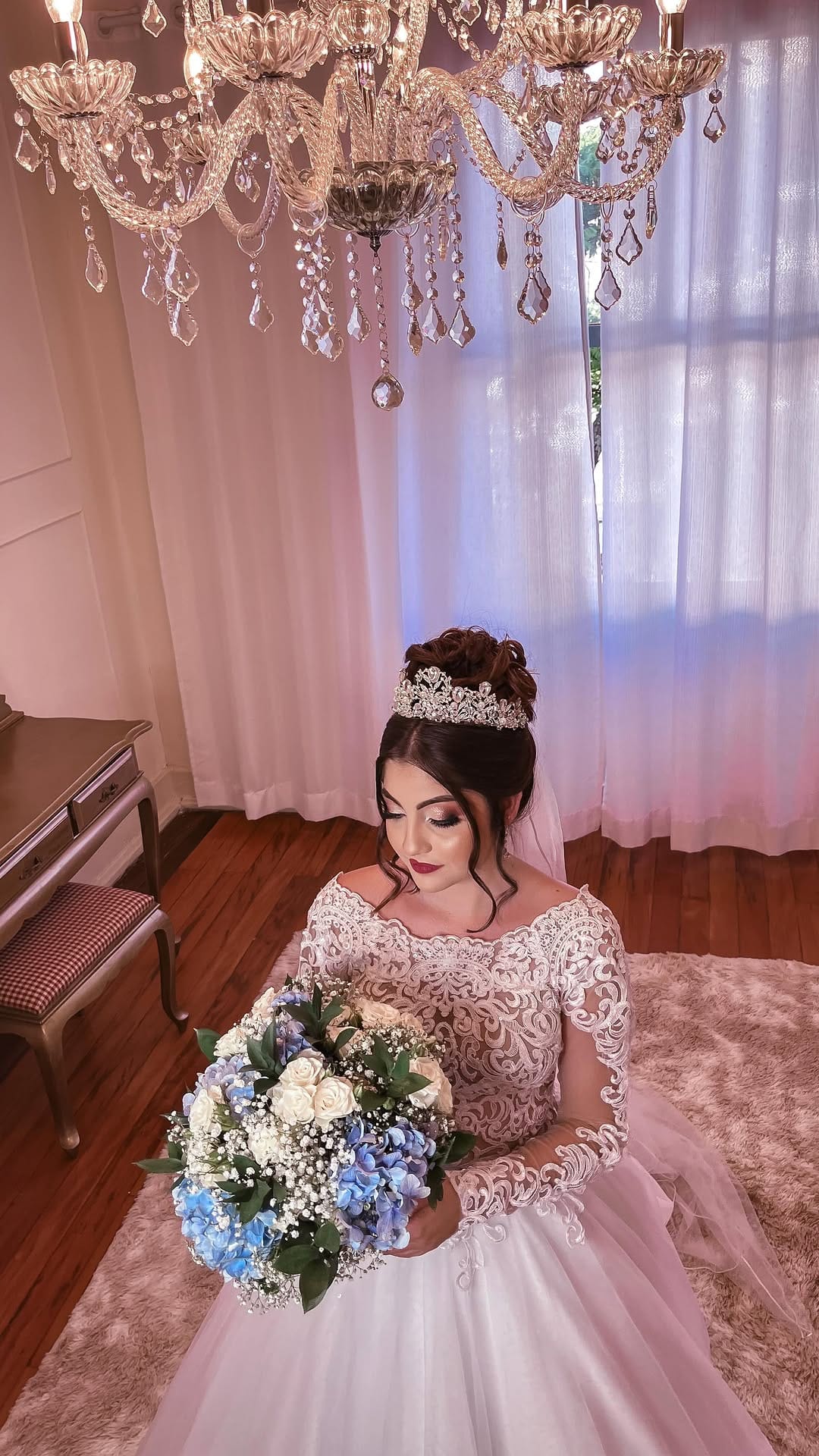 Post 3 by Larii Santos / Maquiadora on Instagram (video)