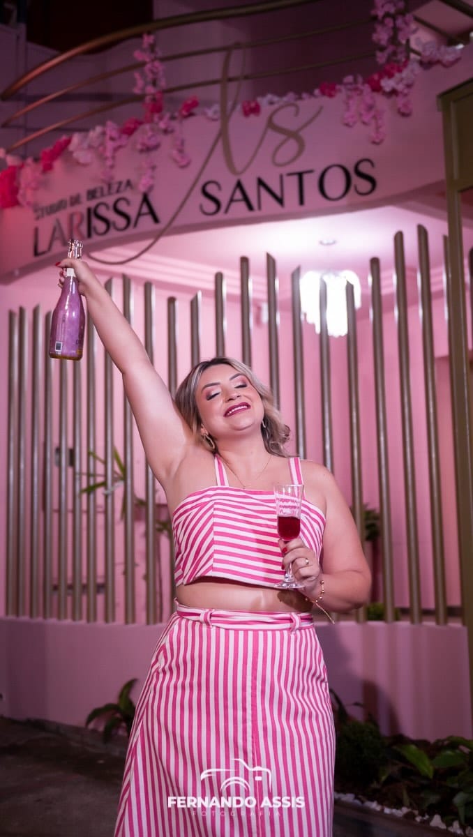 Post 9 by Larii Santos / Maquiadora on Instagram (video)