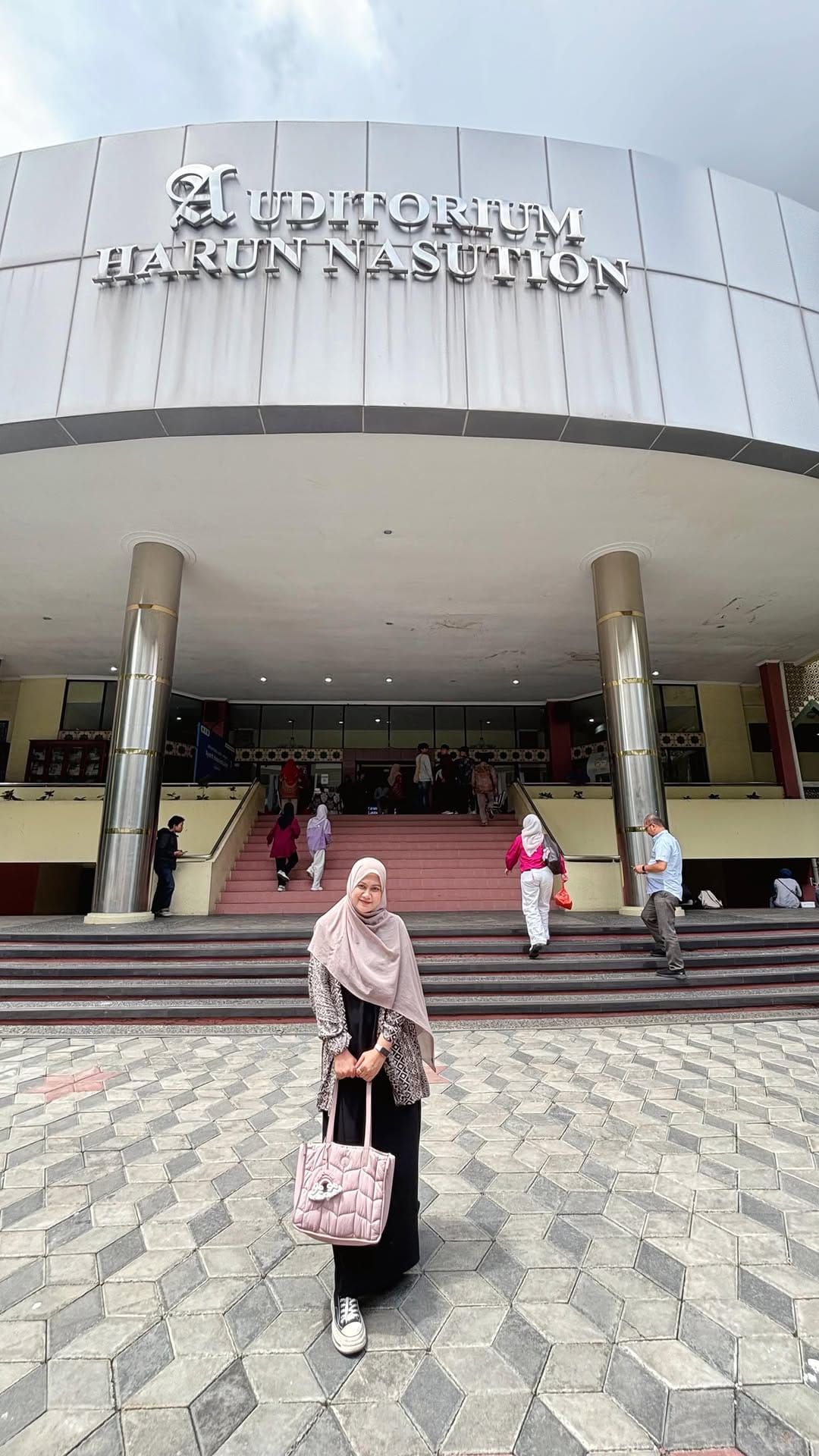 Post 7 by Yesi Intasari on Instagram (video)