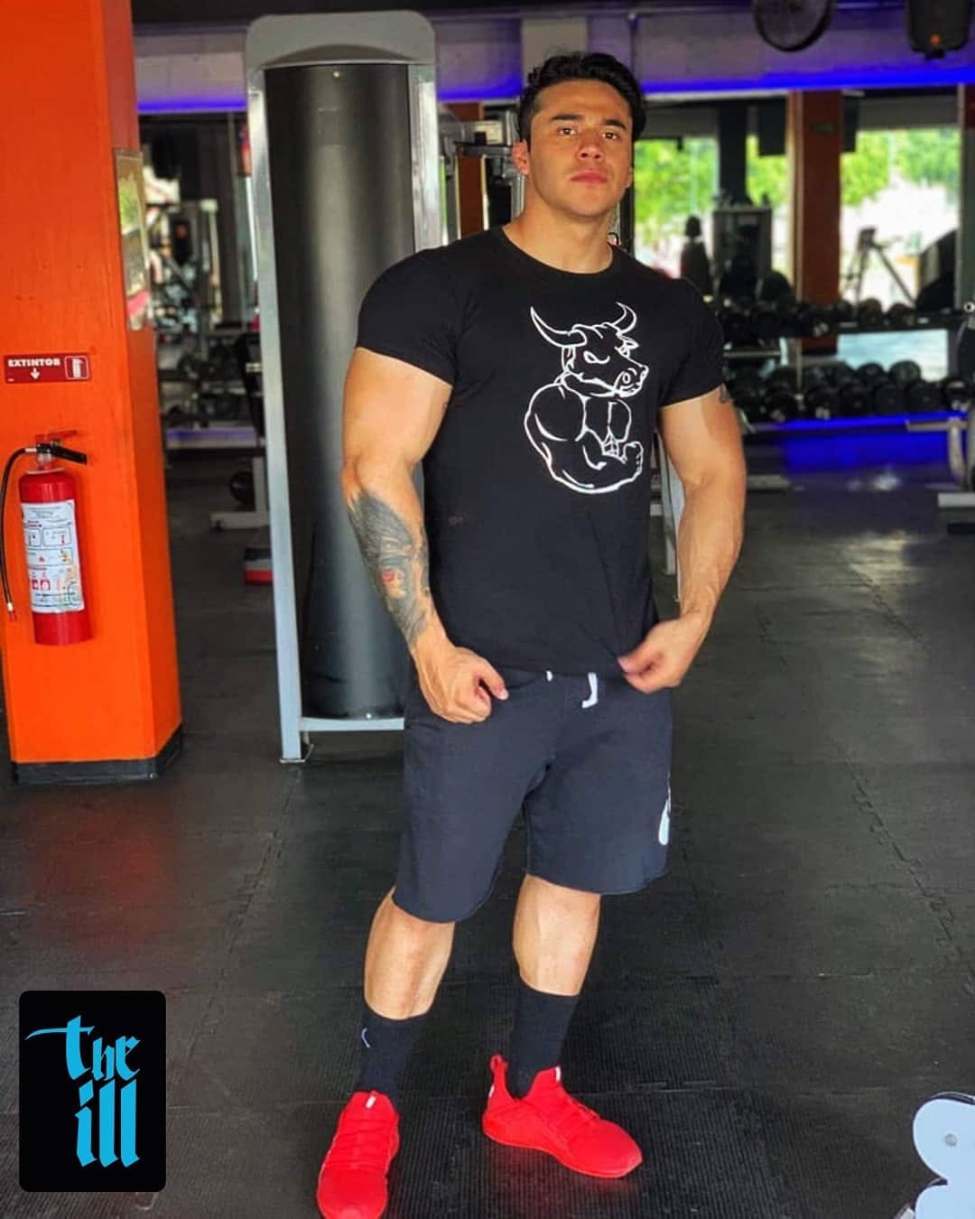 Post 7 by Ropa deportiva on Instagram (image)
