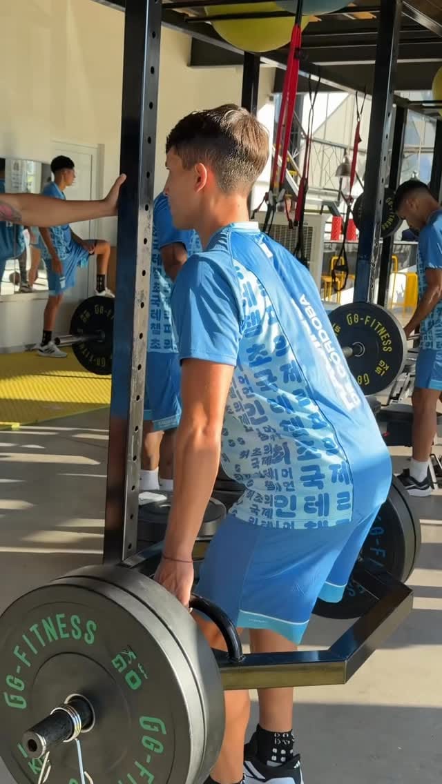 Post 9 by Lyon on Instagram (video)